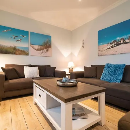 Holiday home Reetdachhaus Ask Embla Reetdachhaus Ask *