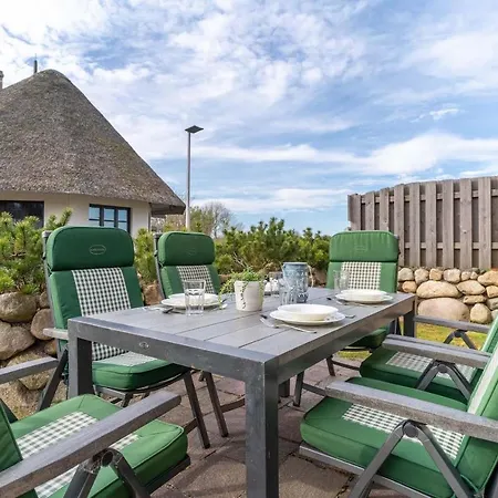 Holiday home Reetdachhaus Ask Embla Reetdachhaus Ask *