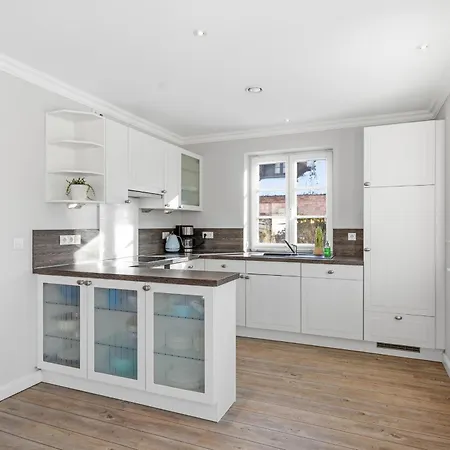 Reetdachhaus Ask Embla Reetdachhaus Ask בית נופש *