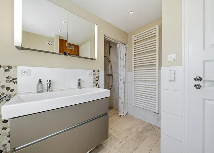 בית נופש Reetdachhaus Ask Embla Reetdachhaus Ask *